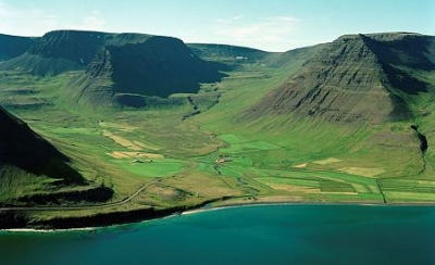 Kirkjub&oacute;l I &iacute; Val&thorn;j&oacute;fsdal